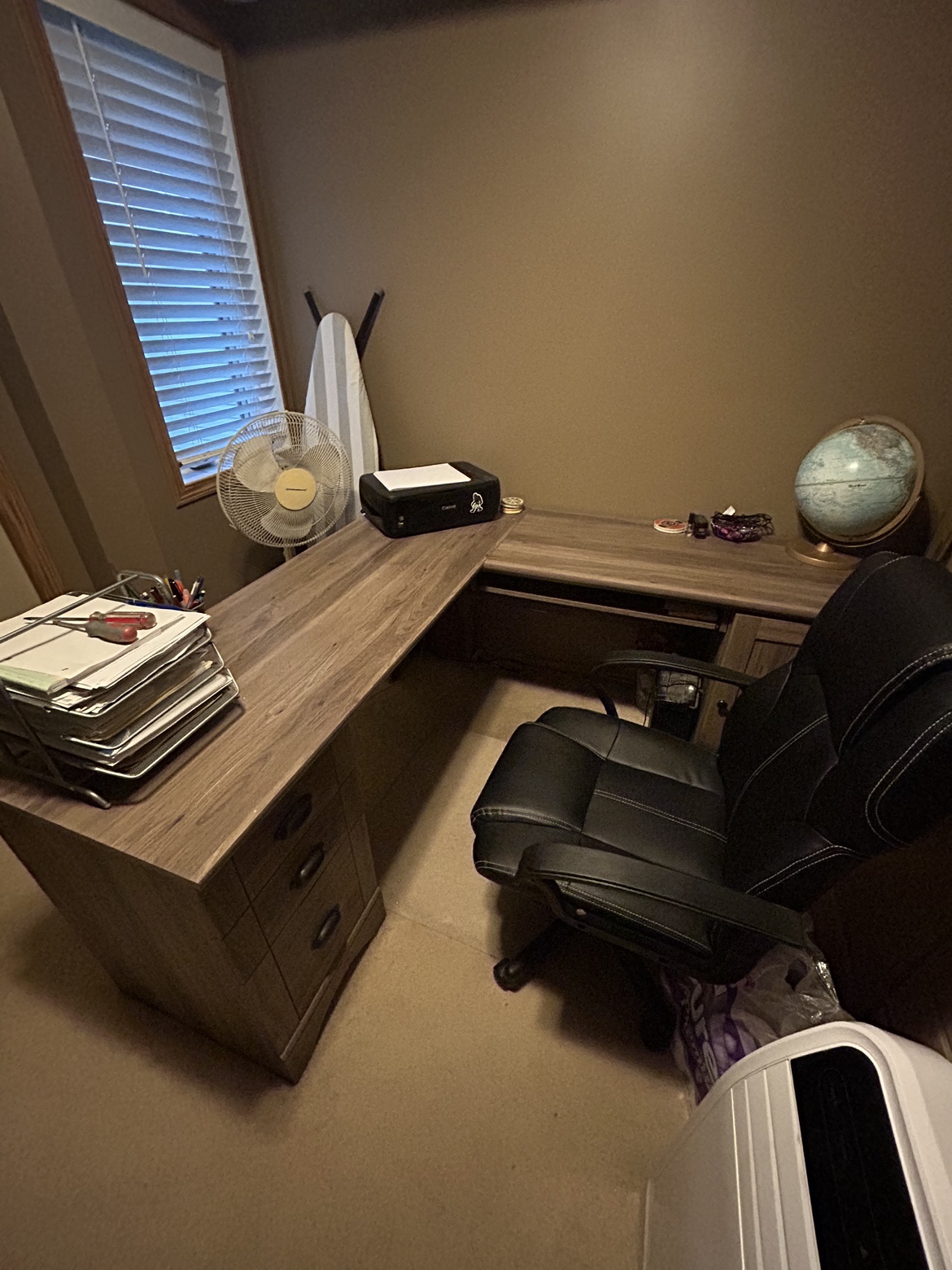 Desk and chair - photo 2
