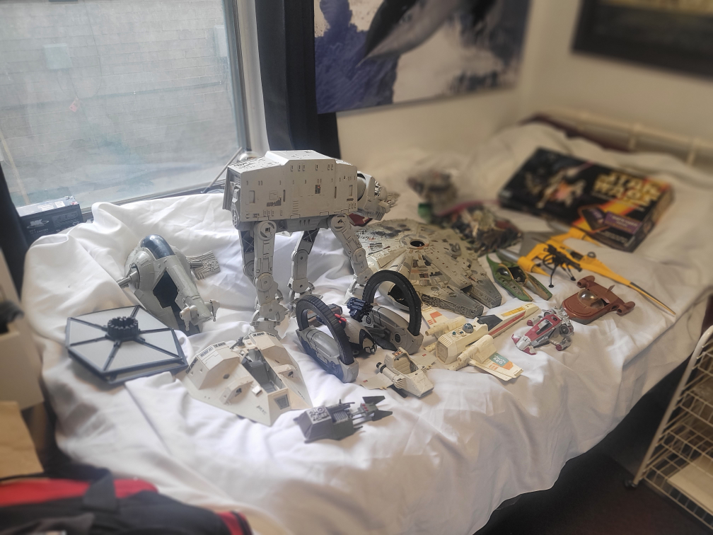 star wars memorabilia  ships,figures  ecy lots of stuff
