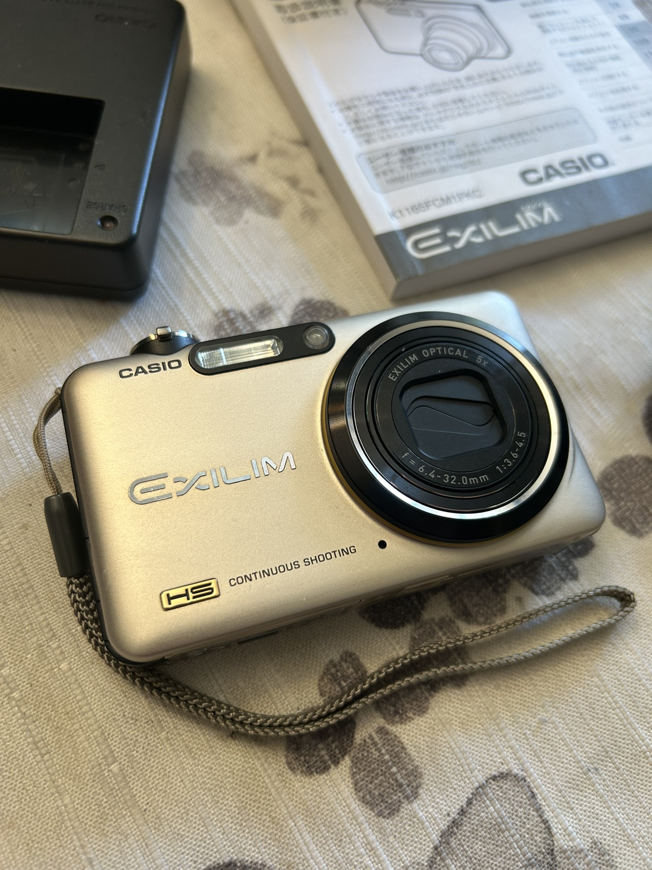 Casio Exilim Ex-fc150 High Speed Slim Camera Gold with 10.1 MP image indicator(2)