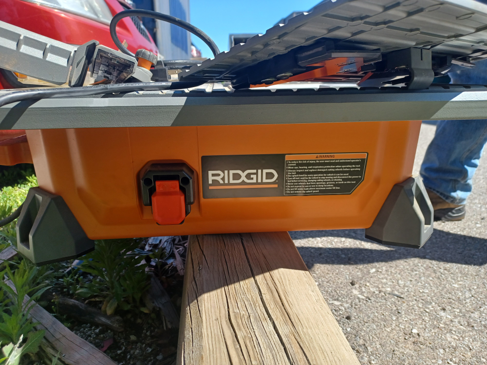 Rigid 7" Wet Tile Saw with Diamond Blade