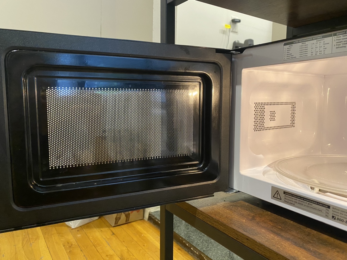 Black and Decker Microwave 700W - photo 3