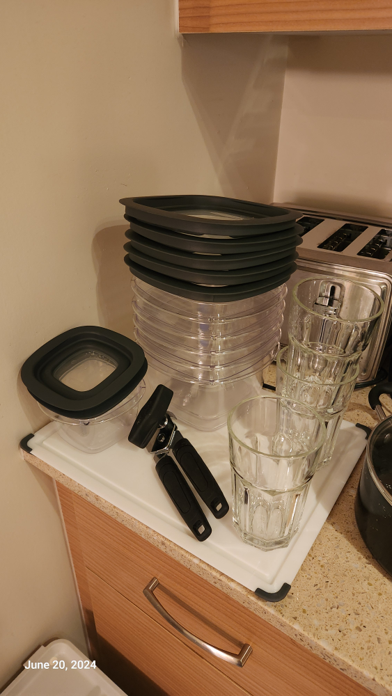Tupperware, cups, chopping boards, knives/utensils