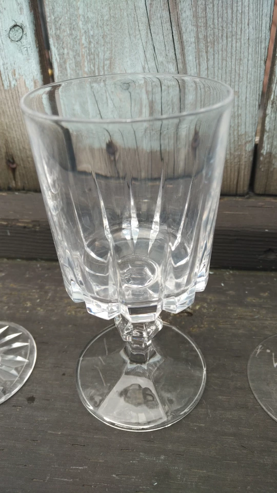 Wine Glasses image indicator(3)