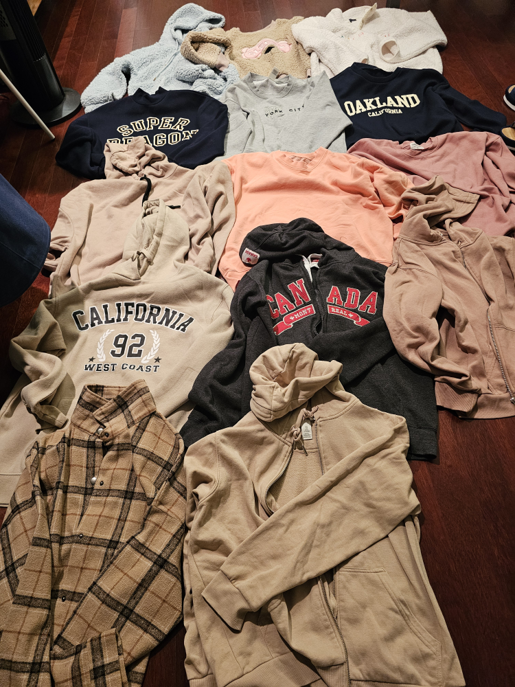 Women's hooded shirts and sweat shirts 14 pcs (most NEW)