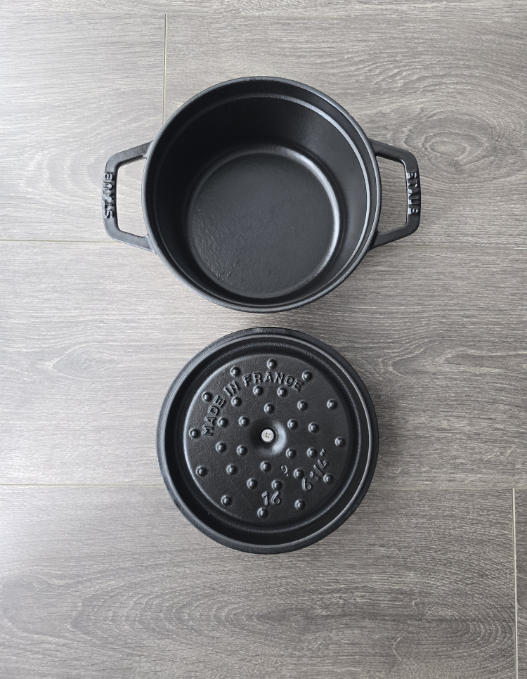 Staub Cast Iron 1.25-qt / 16cm Round Cocotte - Matte Black image indicator(6)