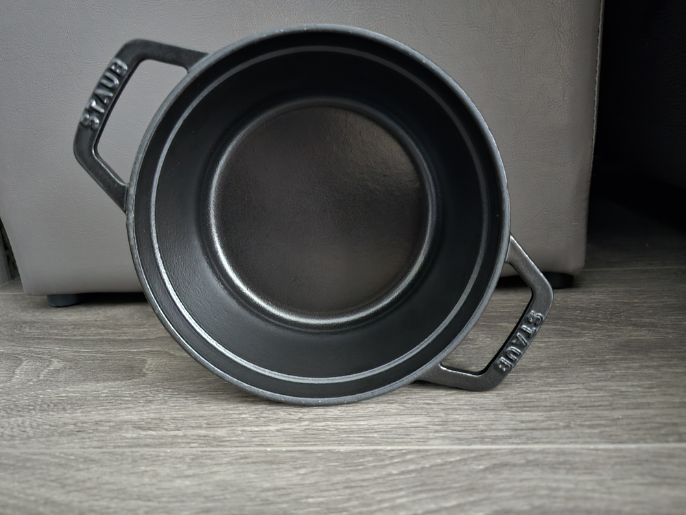 Staub Cast Iron 1.25-qt / 16cm Round Cocotte - Matte Black image indicator(7)