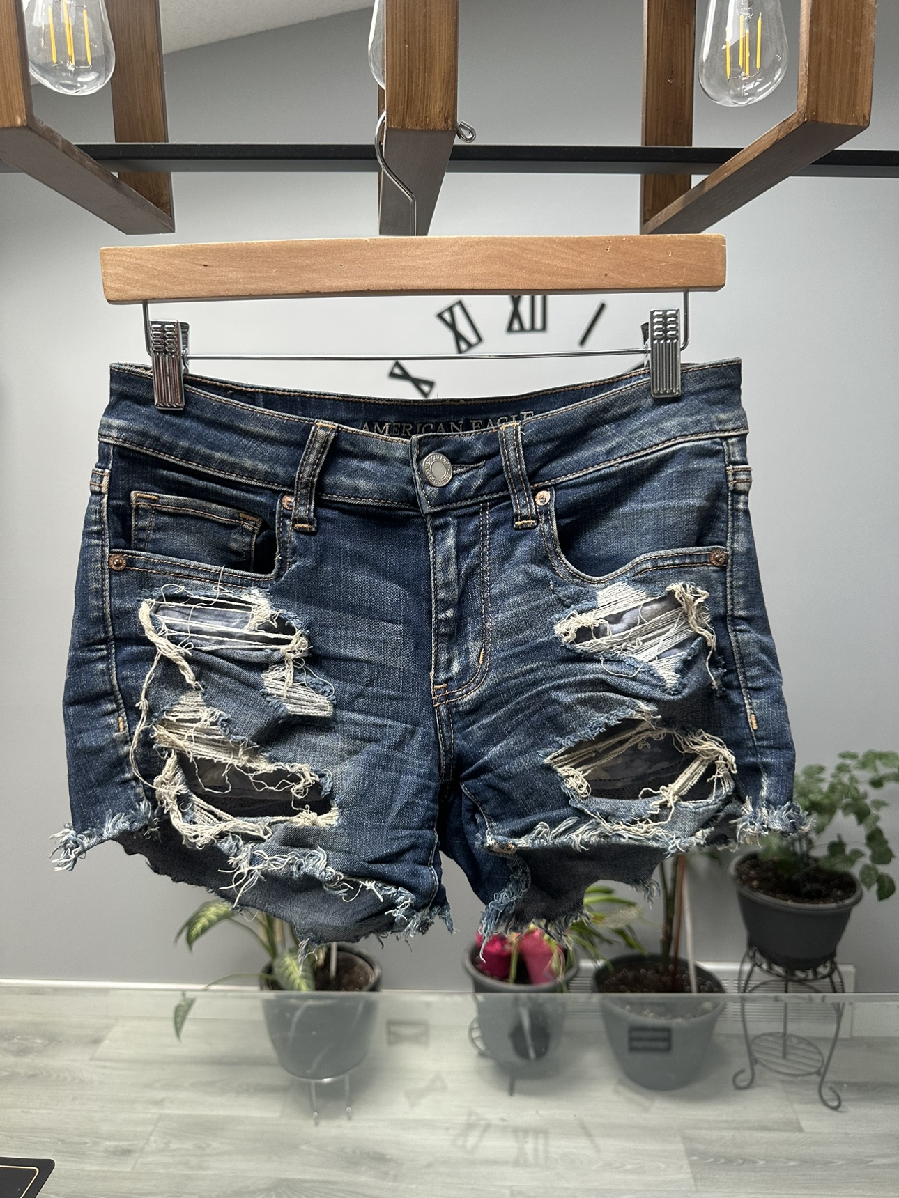 American Eagle - Blue Ripped Jean Shorts image indicator(5)