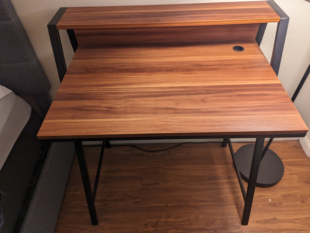 Desk - photo 2