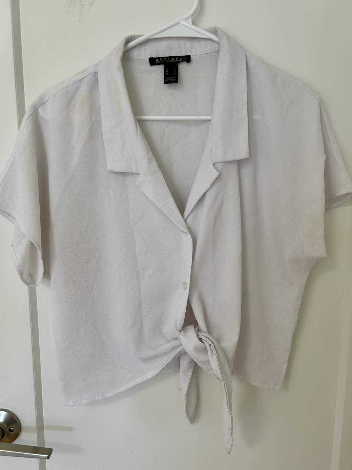 White crop shirt - Size Medium, fits bust 38”