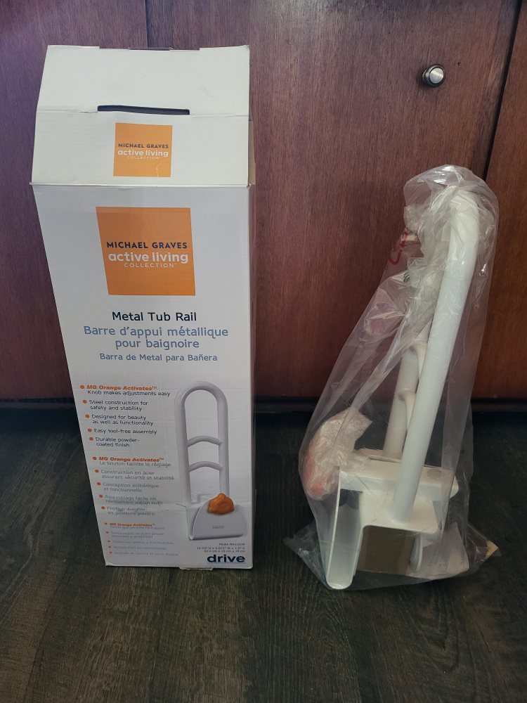 Bath Tub Grab Bar new in box never used. Meet up at Unicty mall