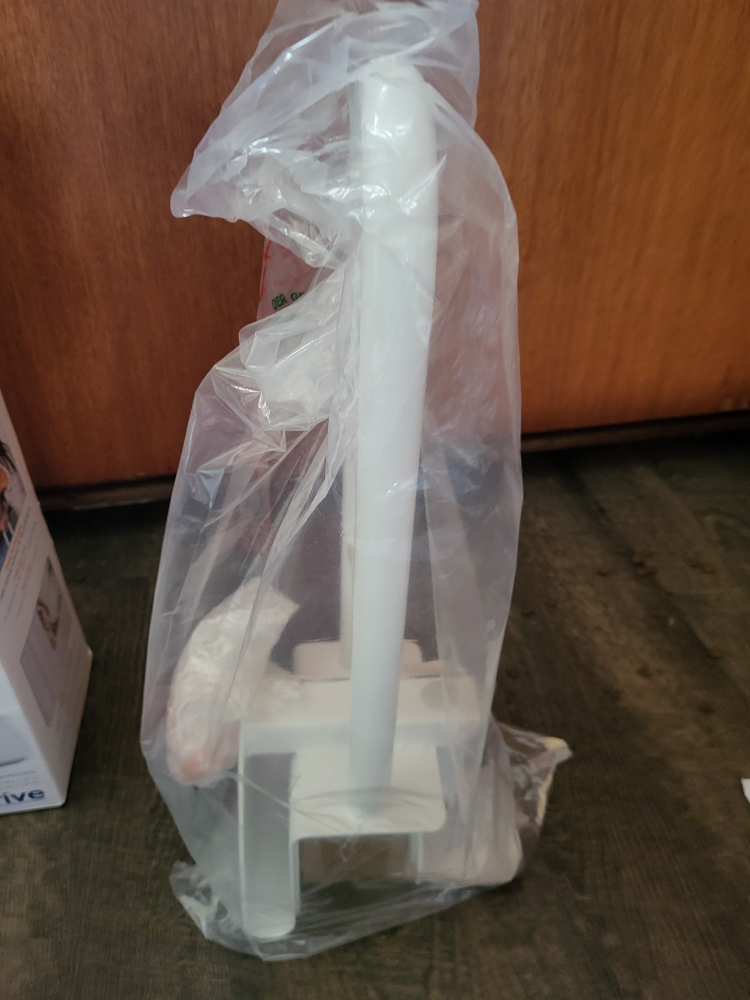 Bath Tub Grab Bar new in box never used. Meet up at Unicty mall - photo 2