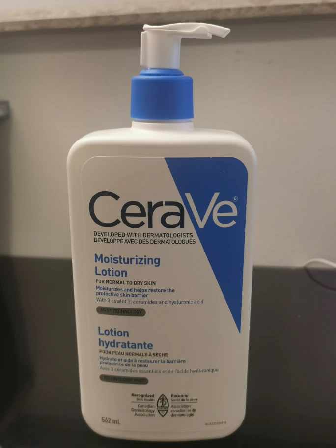 Large CeraVe Moisturizing Lotion thumbnail