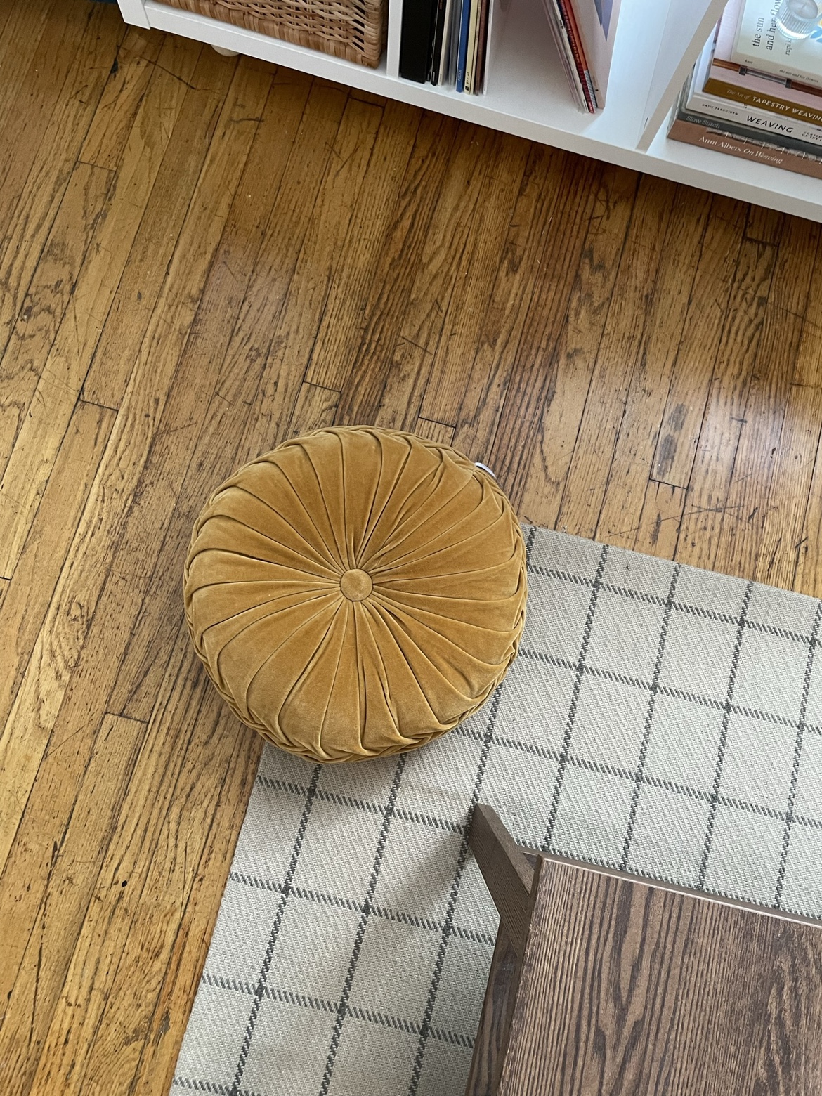Yellow cushion - photo 3