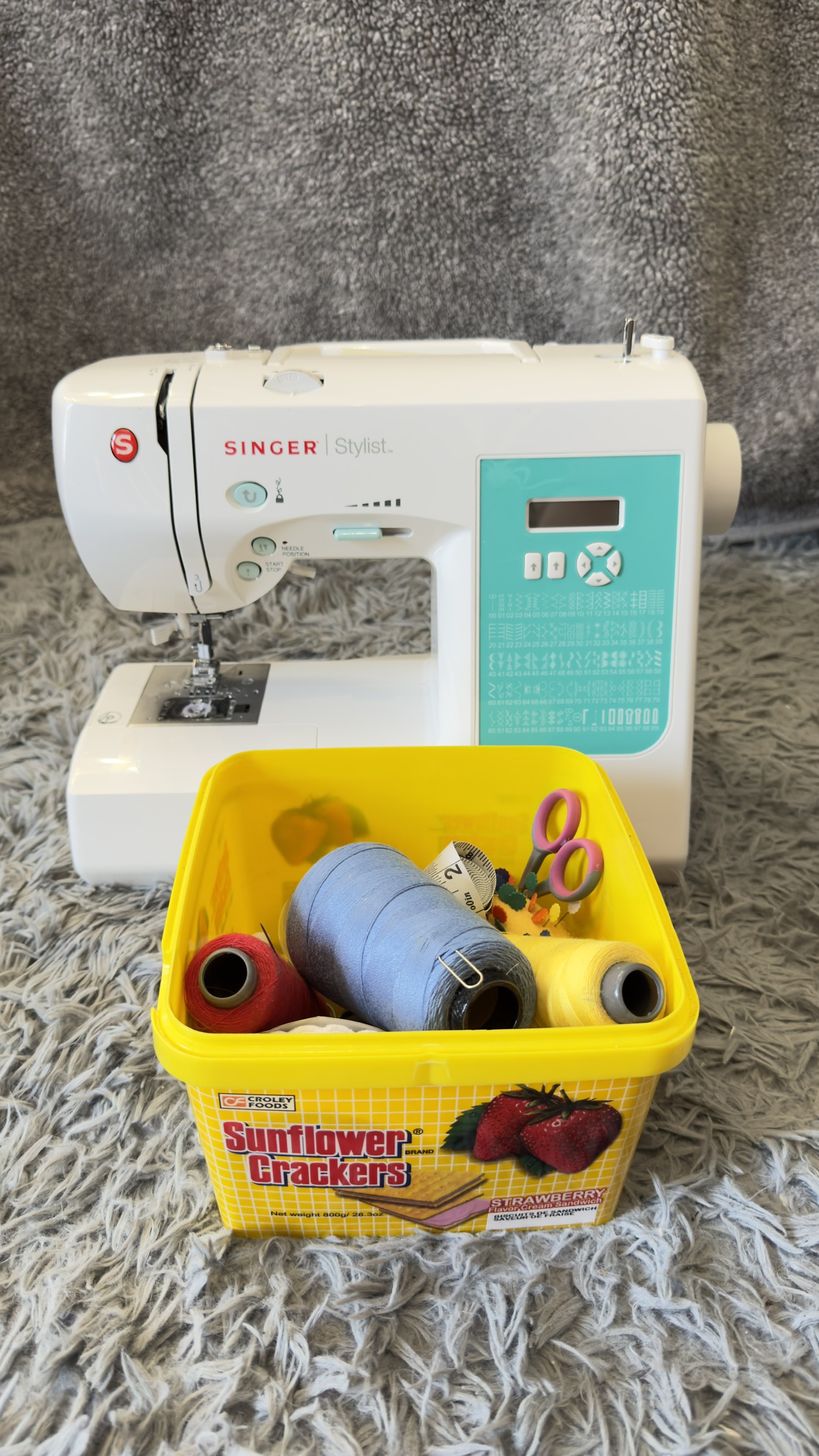 Singer Stylist Sewing Machine - photo 2