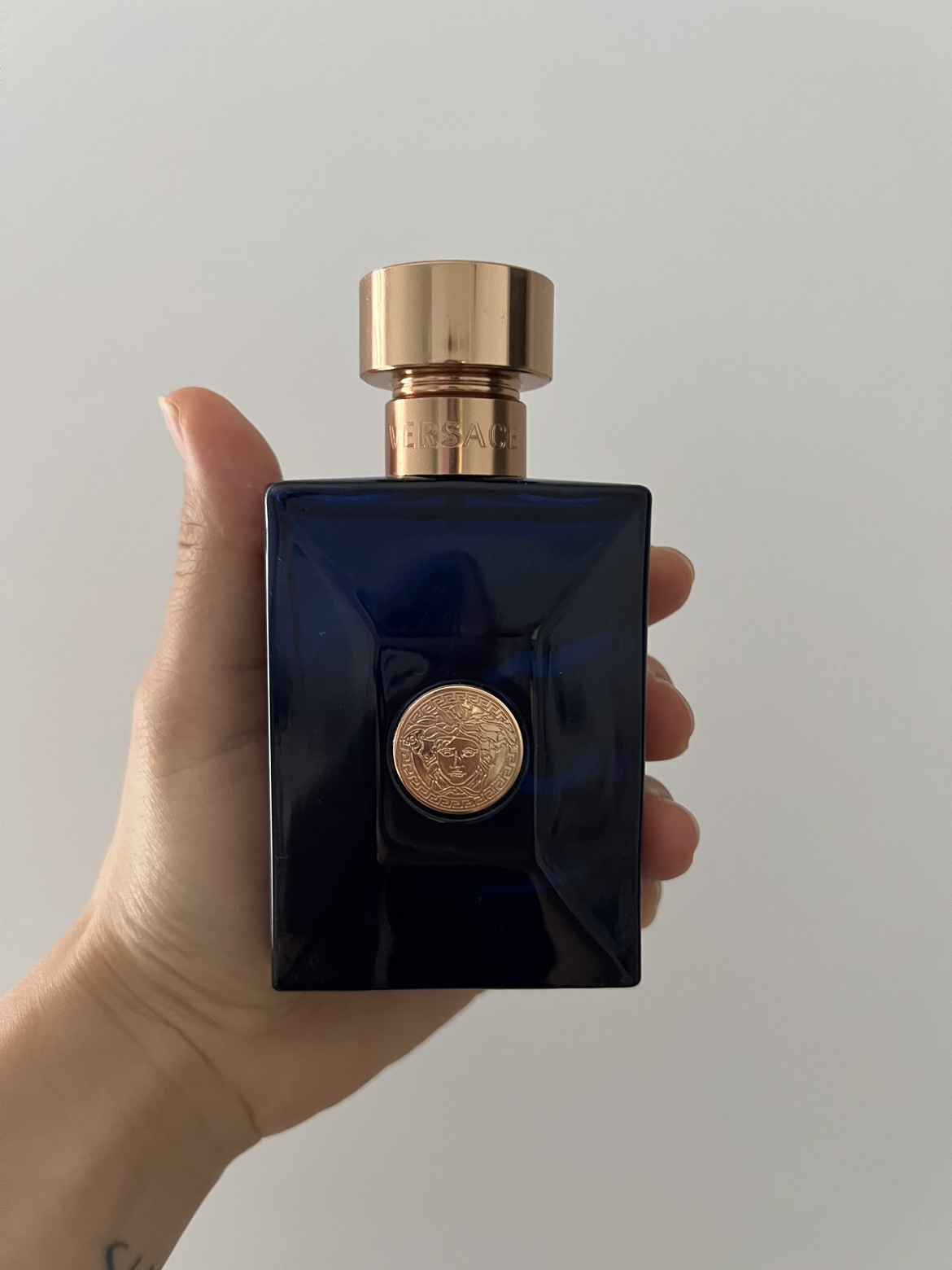Men’s perfume thumbnail