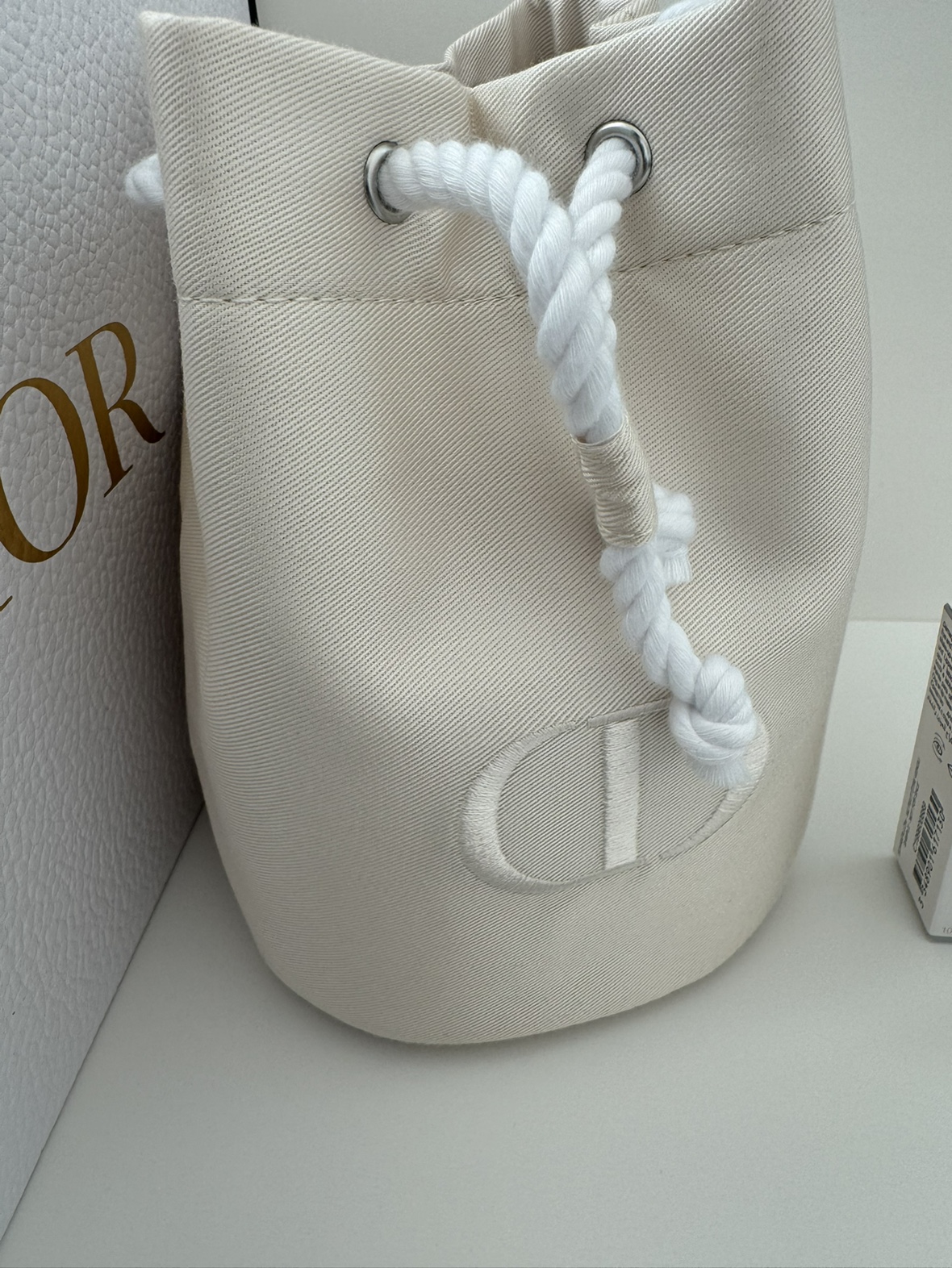Dior Cleanser Kit With Drawstring Pouch image indicator(3)
