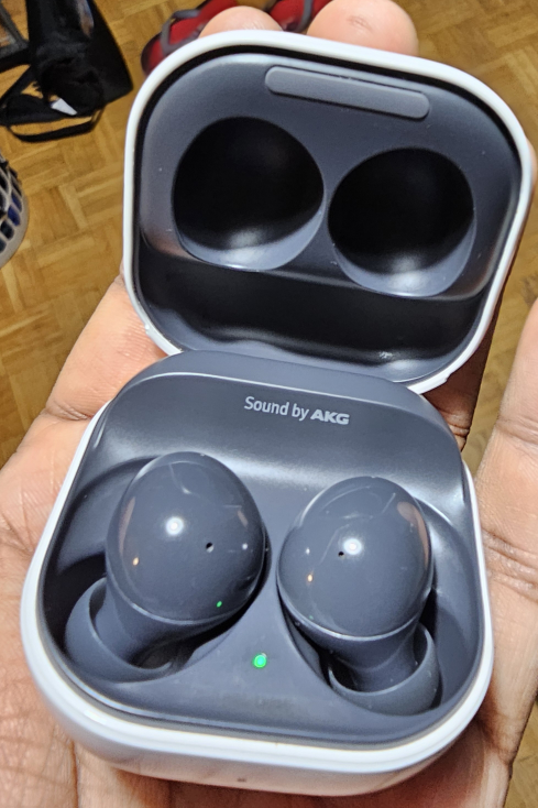 Samsung Galaxy Buds 2 thumbnail