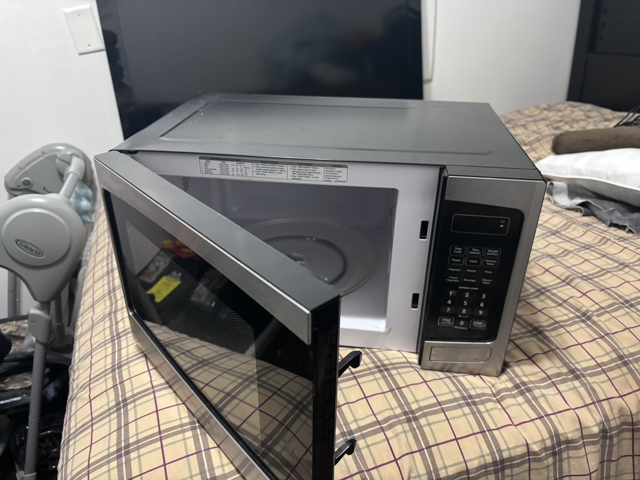 INSIGNIA MICROWAVE, moving sale!! 🚚