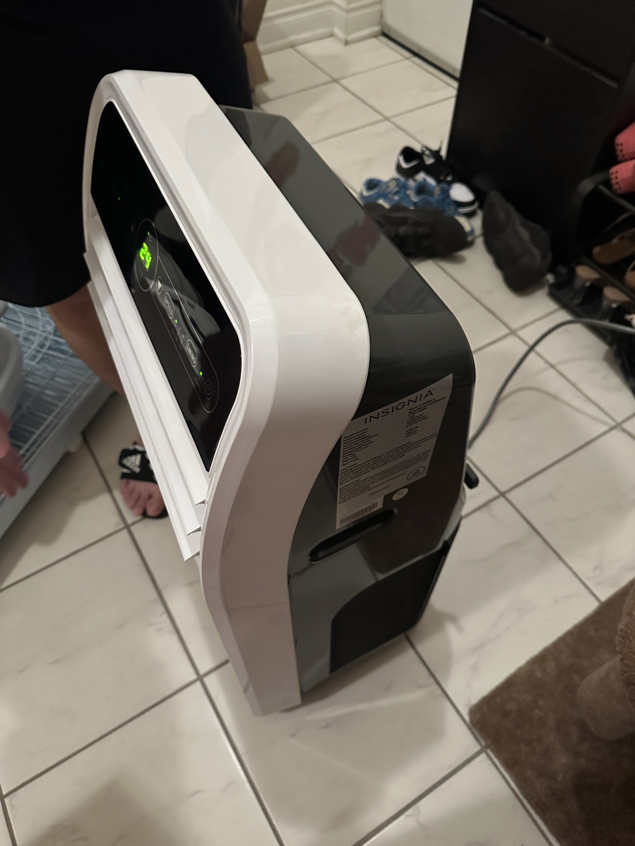 INSIGNIA 10000BTU 3-in-1 AC (only used for one time) - photo 4
