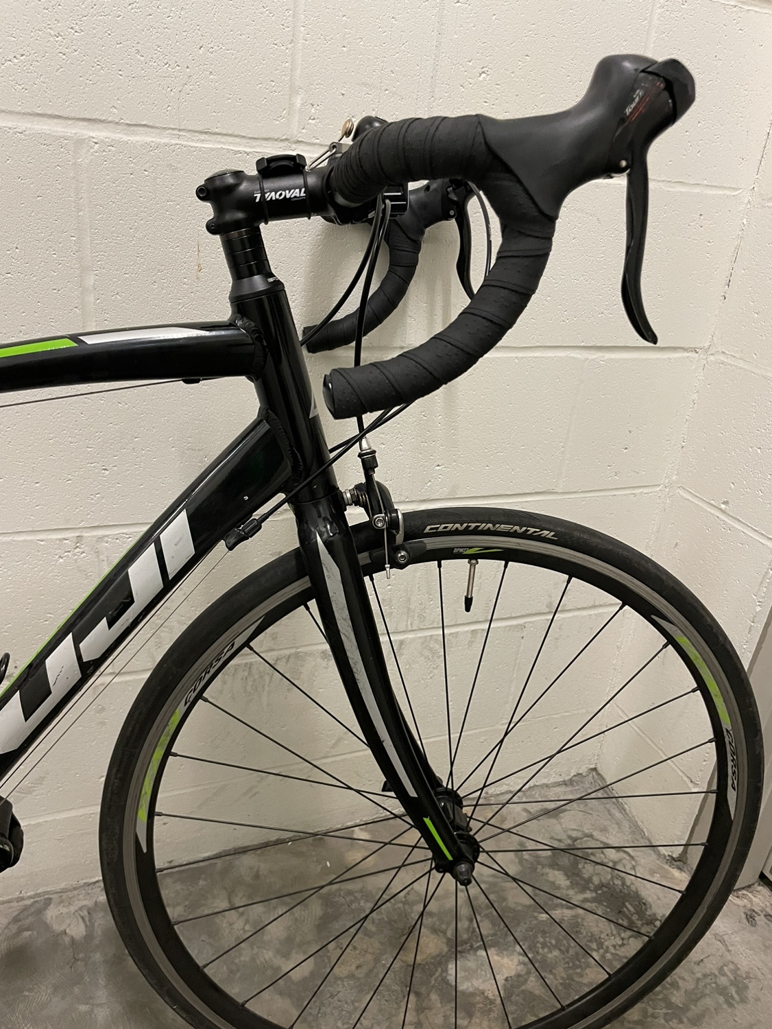 Fuji Sportif 2.5 Road Bike Serviced and new Conti tires - photo 2