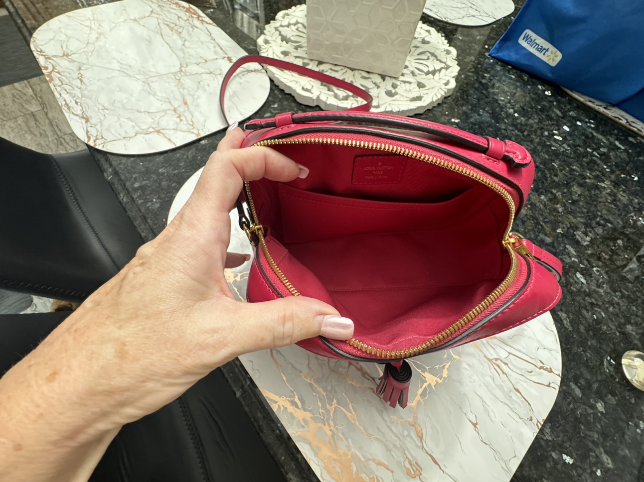 LV crossbody/Authentic image indicator(5)