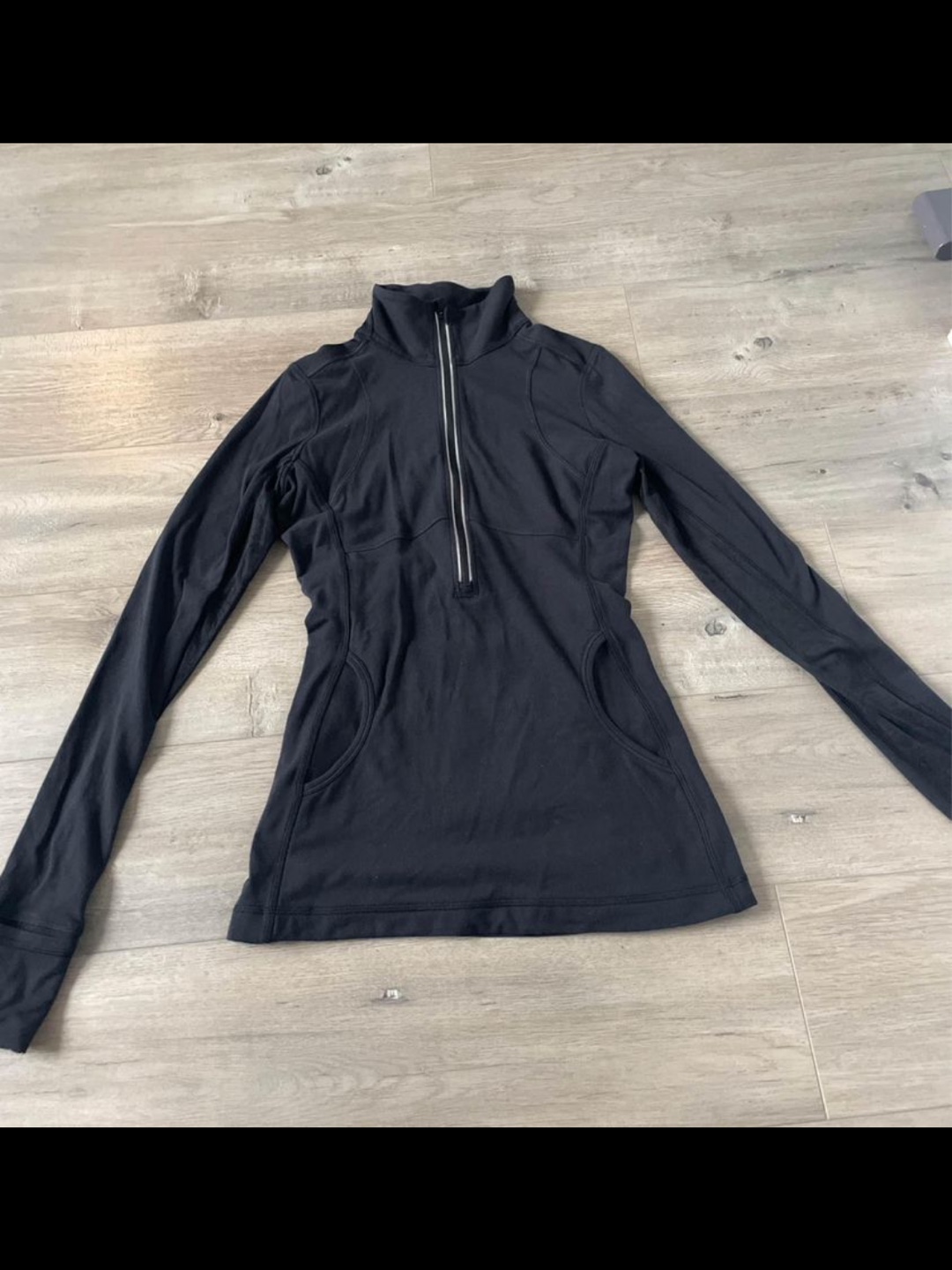 lululemon 1/2 zips + sports bras - photo 3