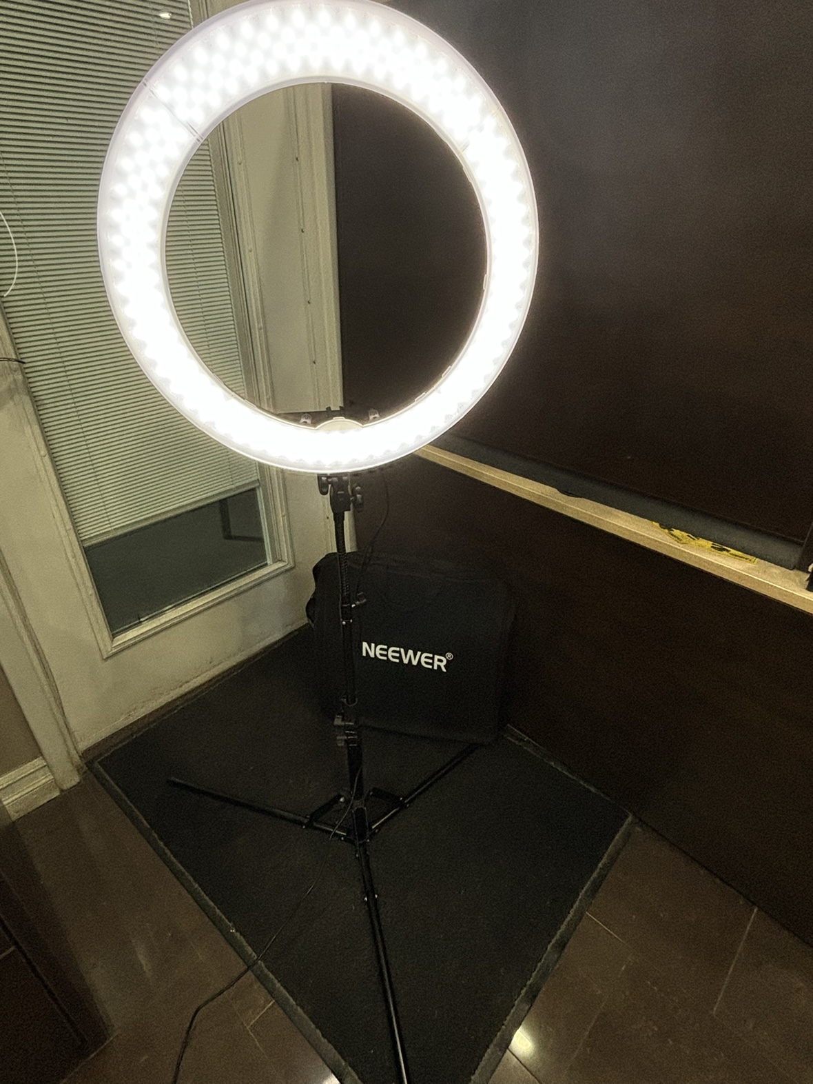Used Neewer ring light image indicator(3)