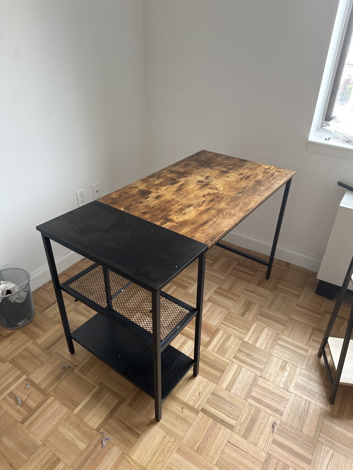 Desk in perfect condition - photo 2