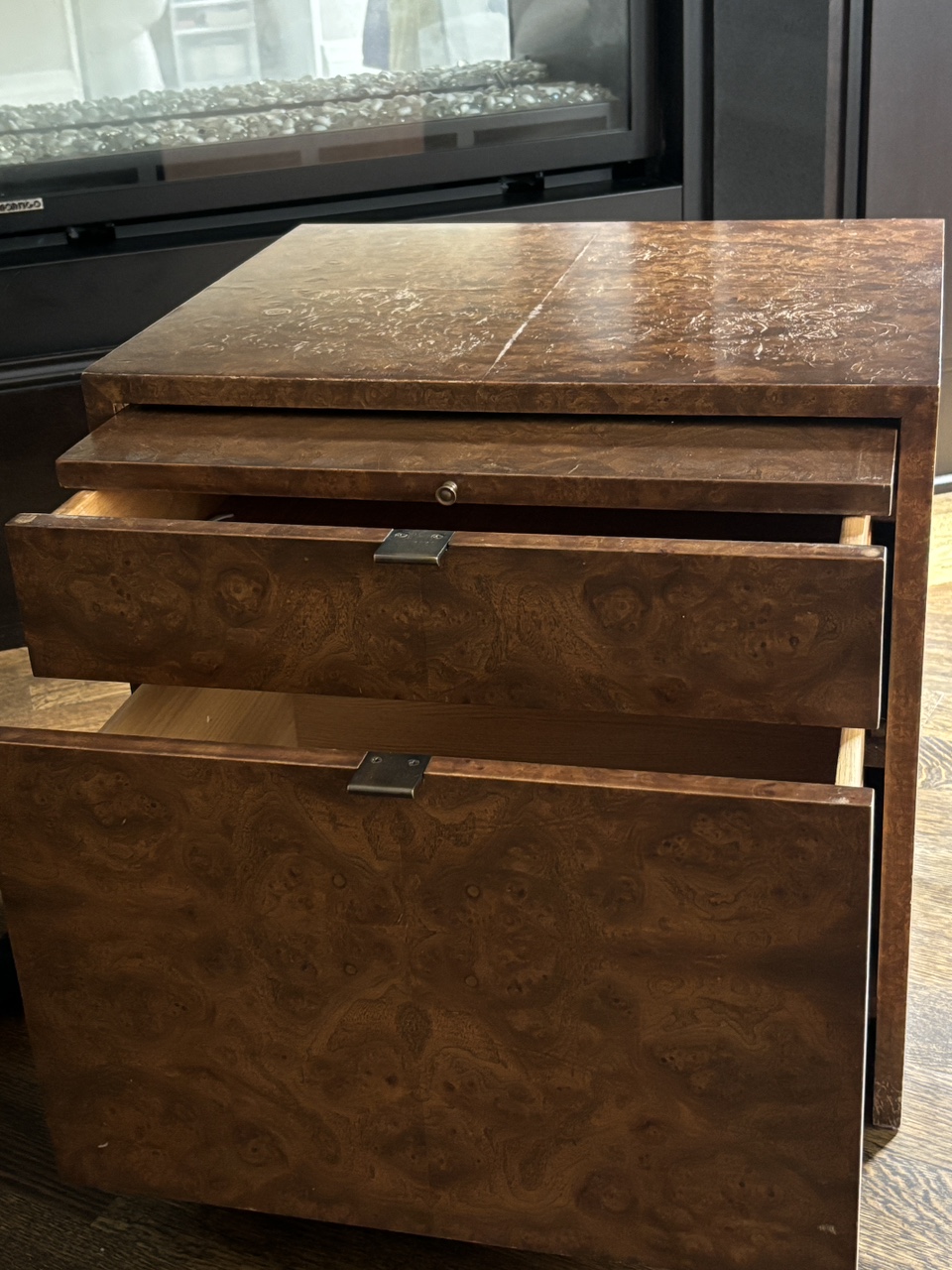 Burled wood matching night tables - photo 2