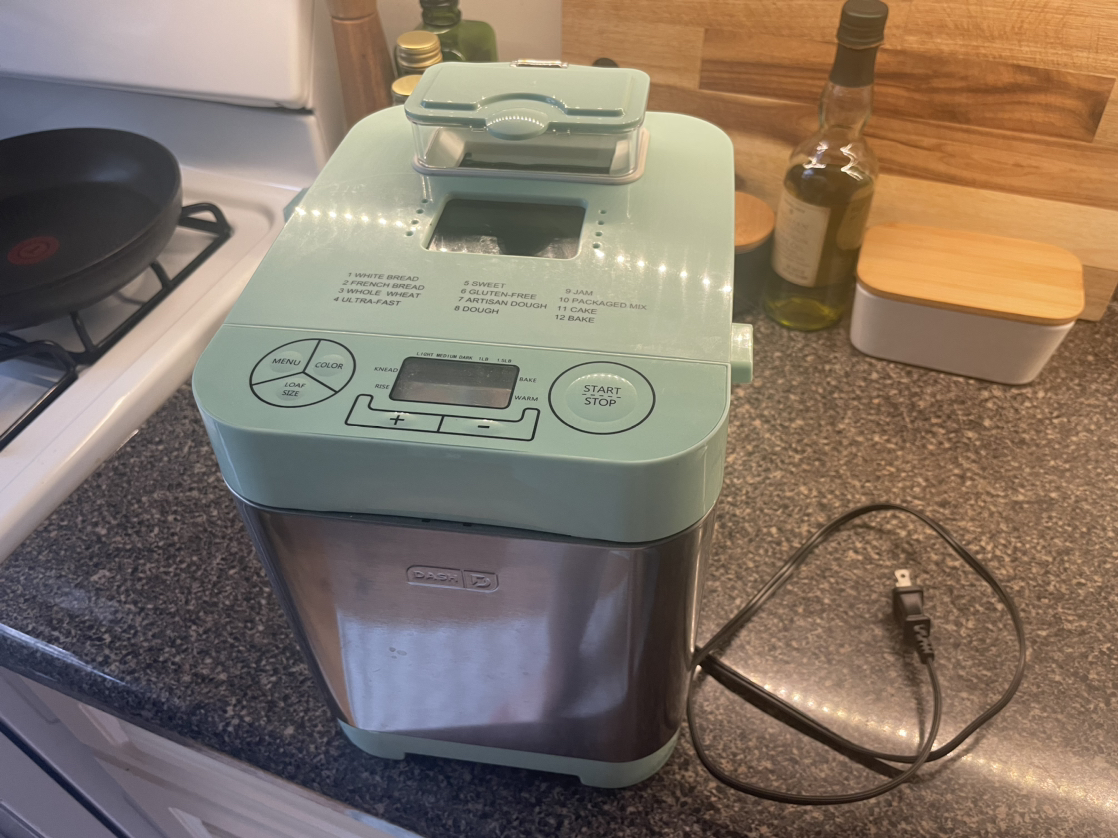 Dash 1.5 lb bread maker