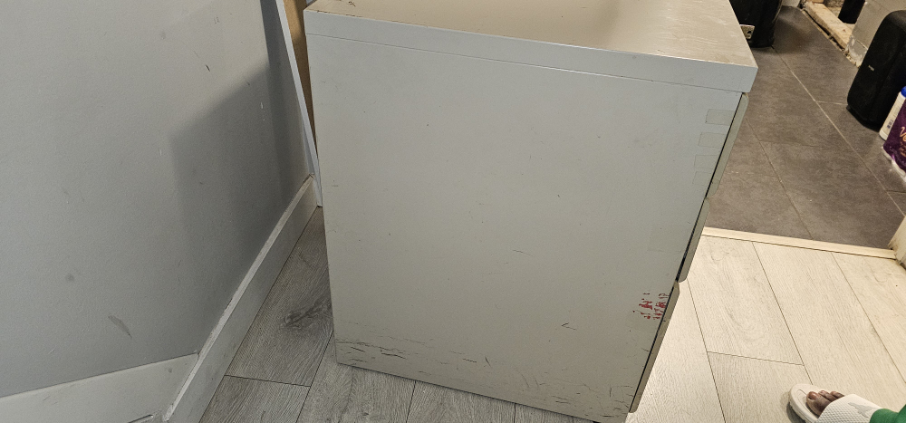 metal cabinet - photo 3
