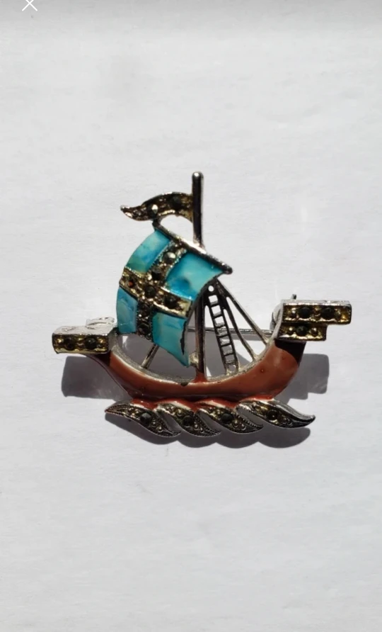 Enamel Brooch image indicator(2)