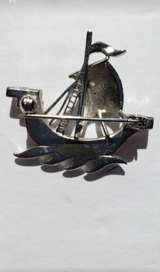 Enamel Brooch image indicator(3)