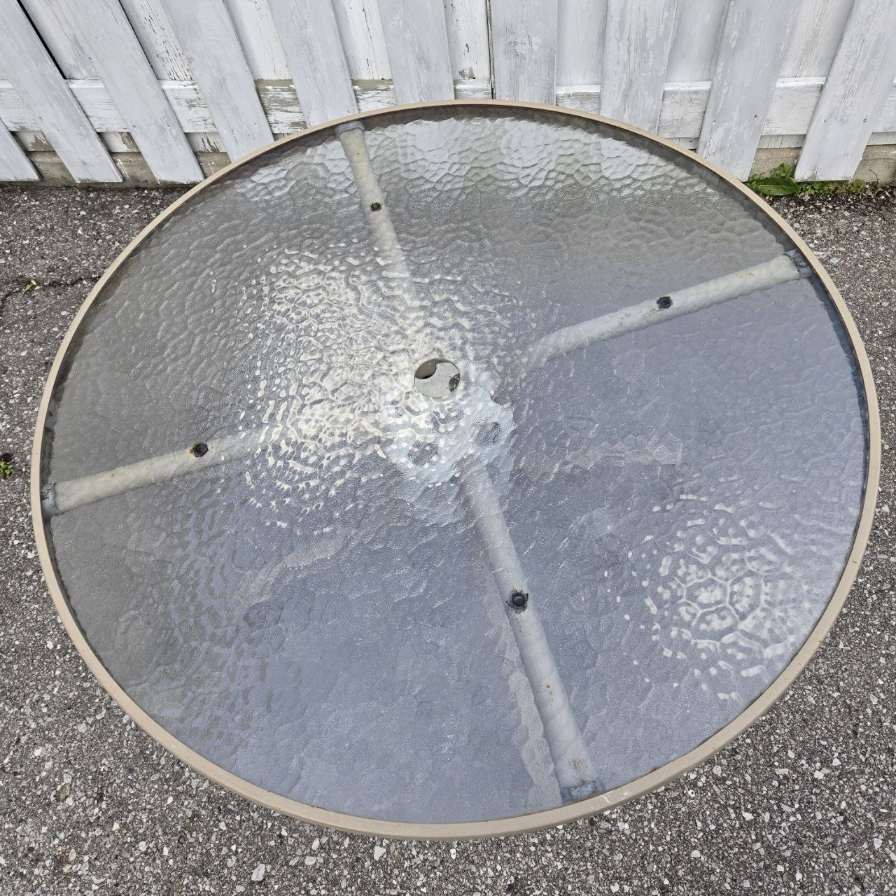 Round Garden Glass Table With Metal Feet - 28x40 inches image indicator(3)