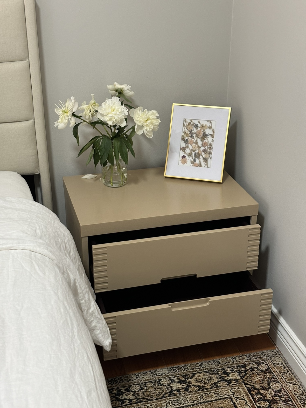 Set of 2 Newly Refinished Nightstands - photo 4
