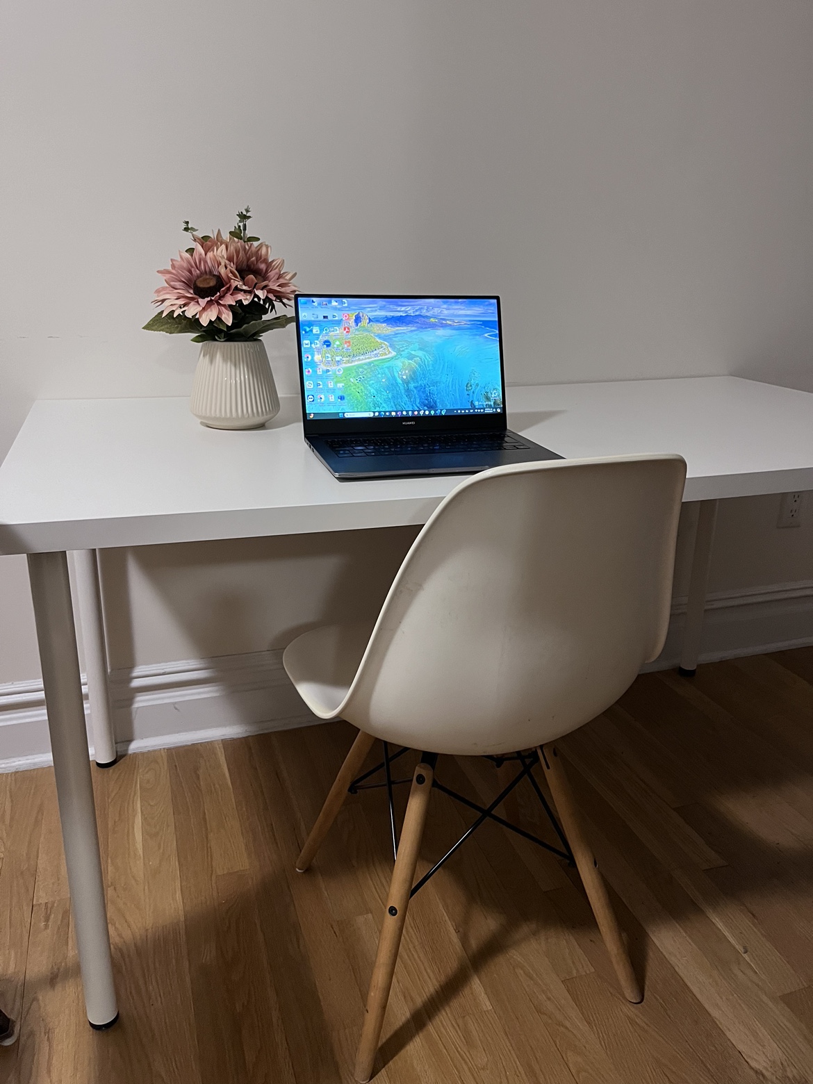 Beautiful IKEA table  | 50% discount