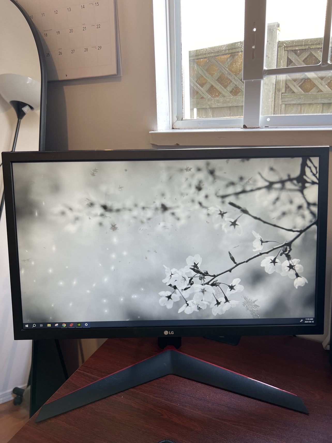 LG Ultragear 24-inch gaming monitor 144Hz - photo 2
