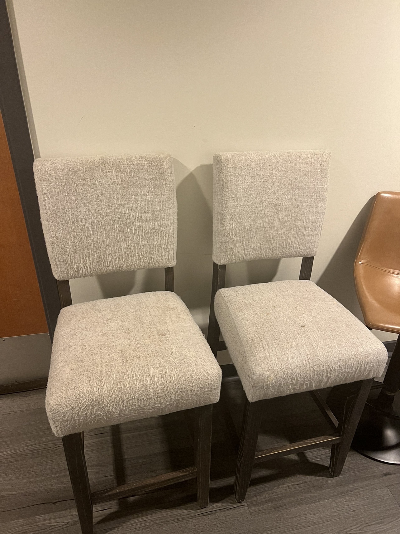 2 barstools