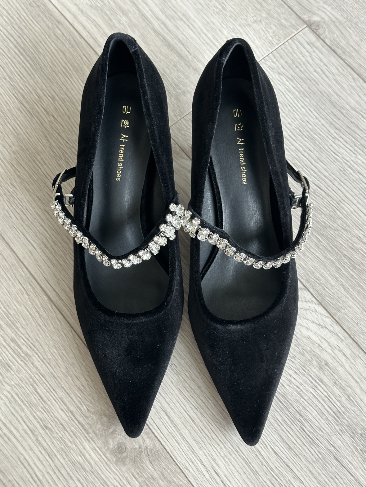 New* low heel in velvet with gemstone size 7.5 thumbnail