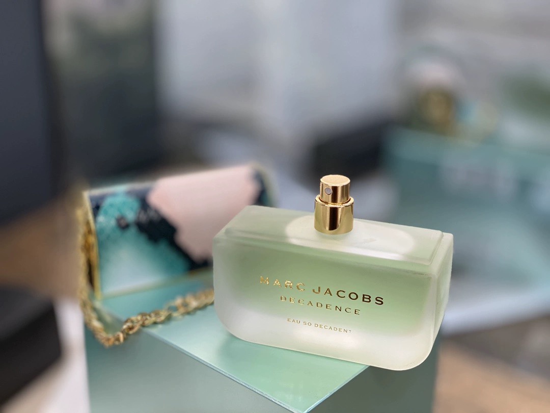 marc jacobs decadence perfume image indicator(3)