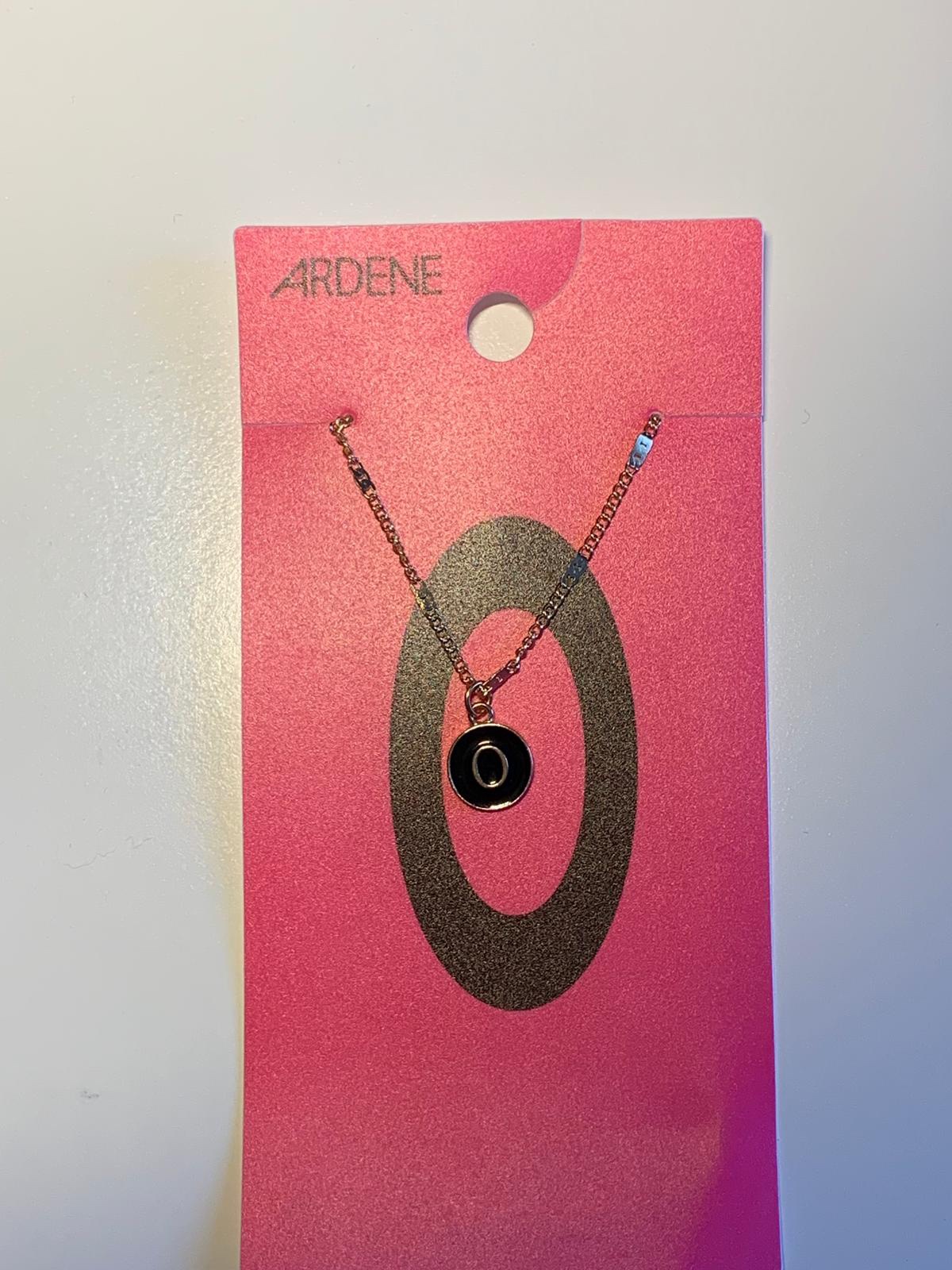 O initial necklace image indicator(2)