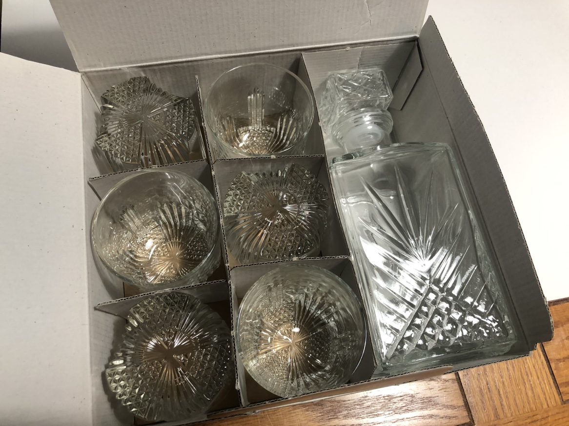 Brand new Whisky bottle with 6 glasses set image indicator(2)