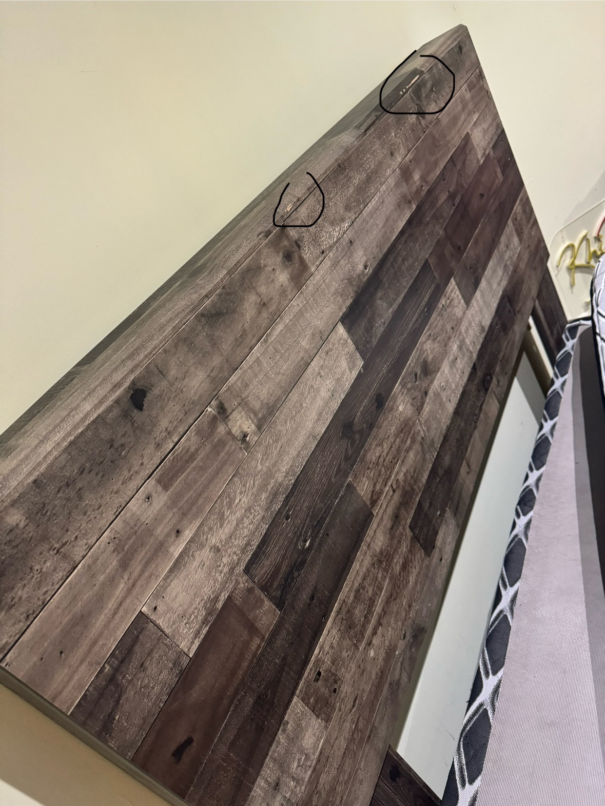 Queen bed image indicator(3)