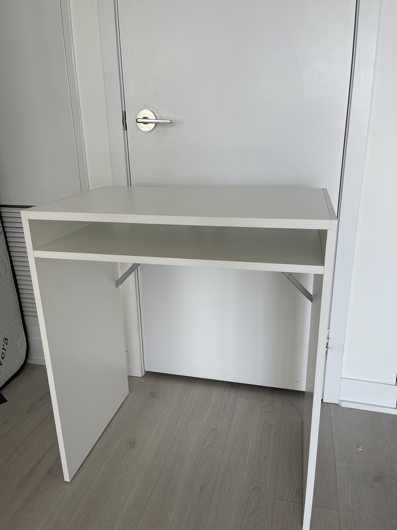 Small white desk - photo 2
