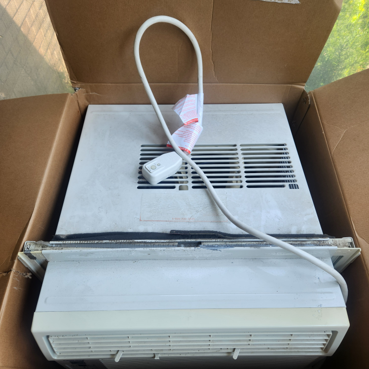Danby 12,000 BTU Window Air Conditioner thumbnail