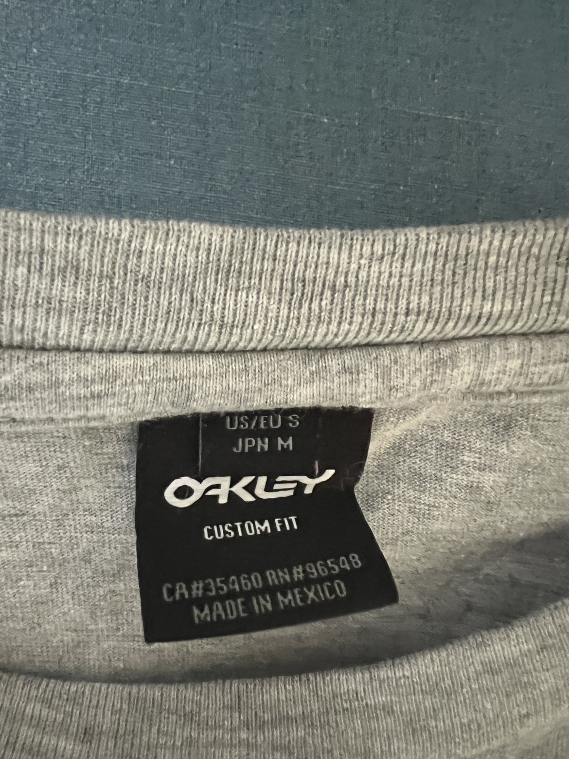 Oakley Long Sleeve image indicator(3)