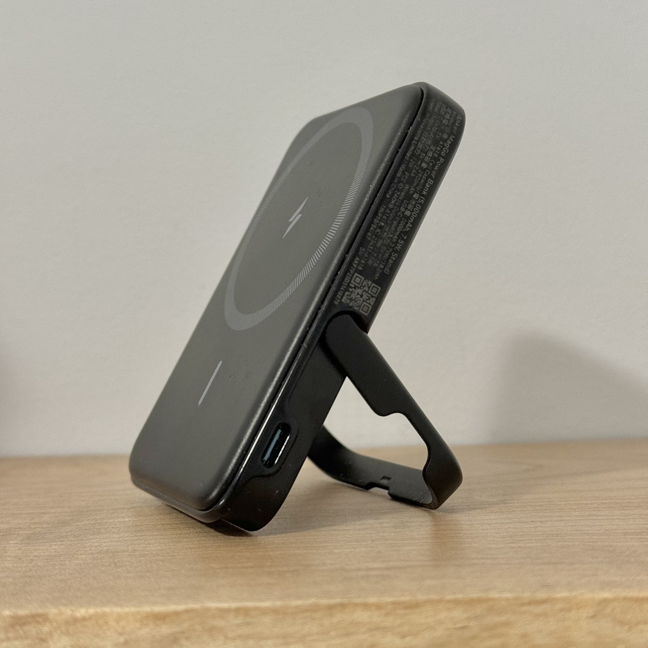 Anker MagGo 5,000 mAh MagSafe Battery with Kickstand thumbnail