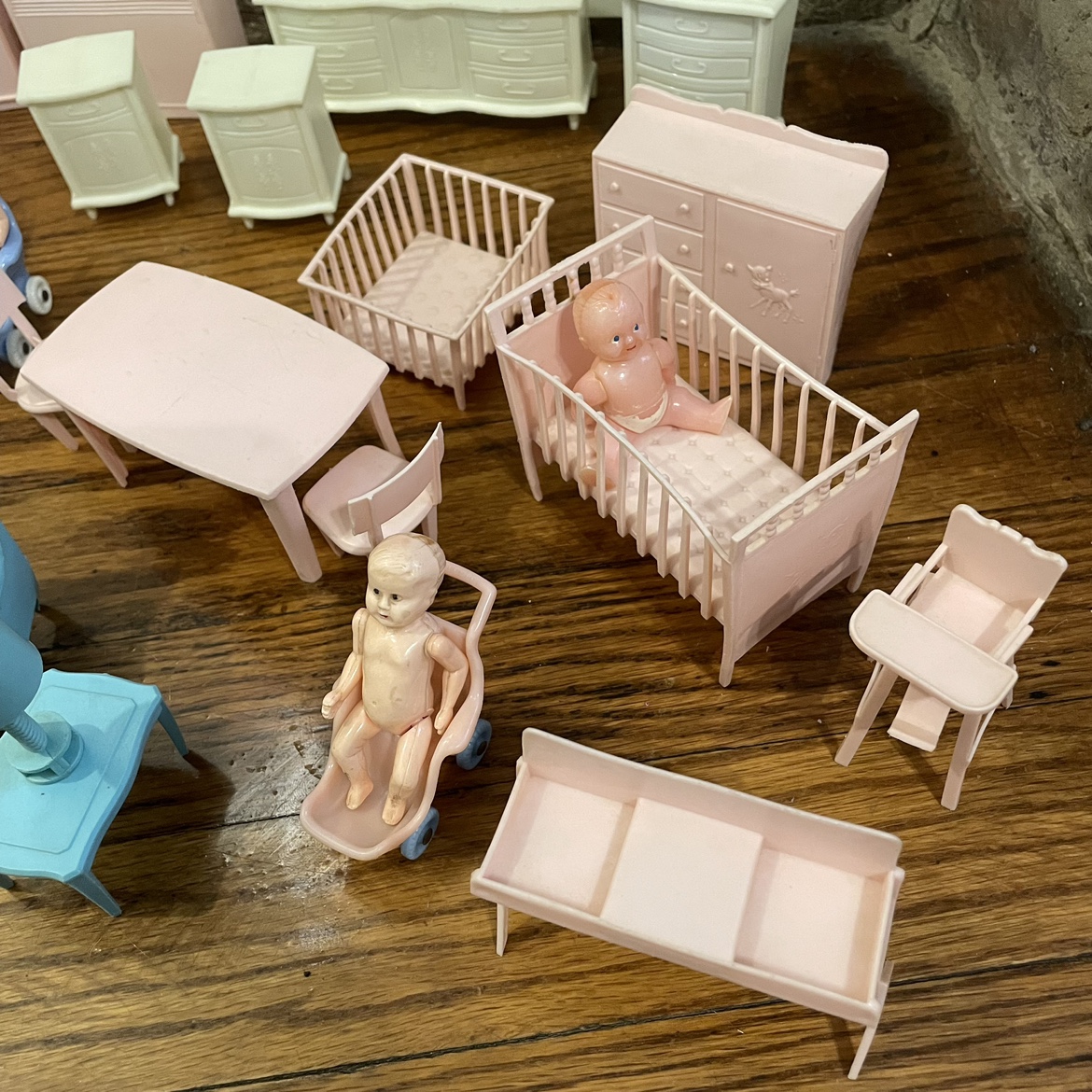 Vintage 1960s Doll Furniture - photo 2