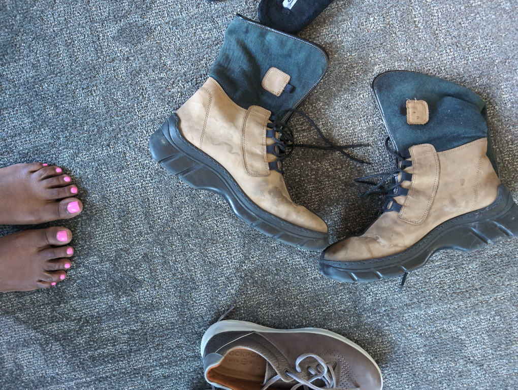 Free clothes and Shoes image indicator(5)