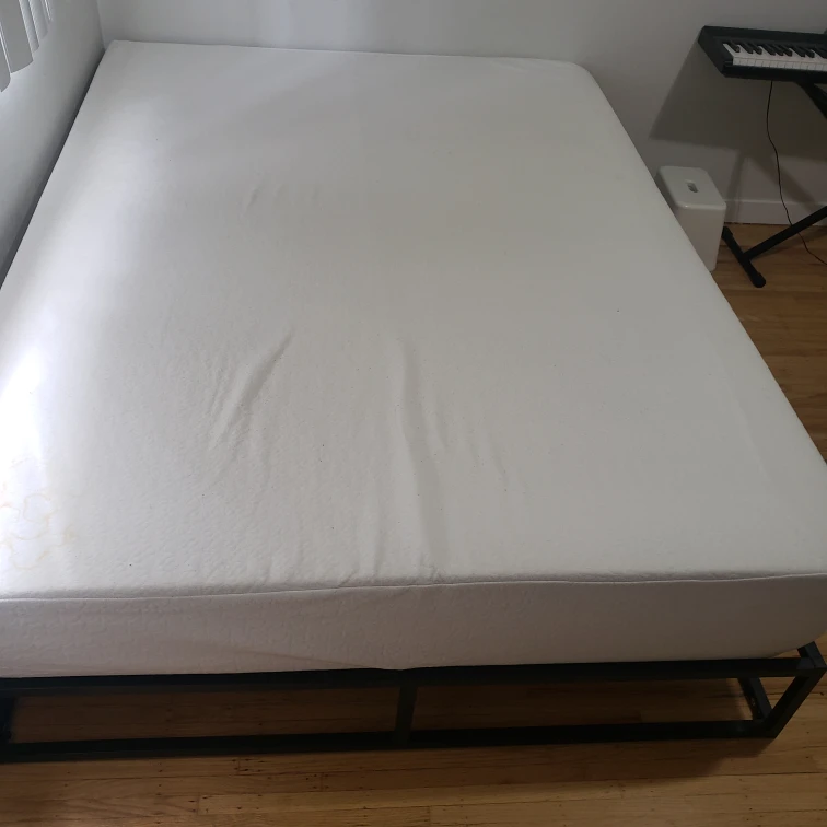 Queen sized foam mattress and frame image indicator(2)